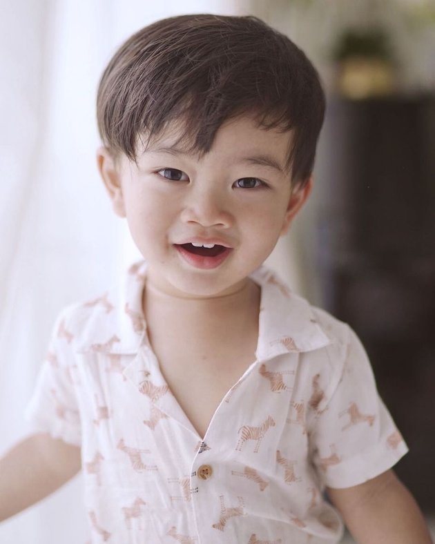 8 Potret Zayn Syahnaz Sadiqah's Son who is Getting Handsome and Promising, Said to Resemble Song Kang