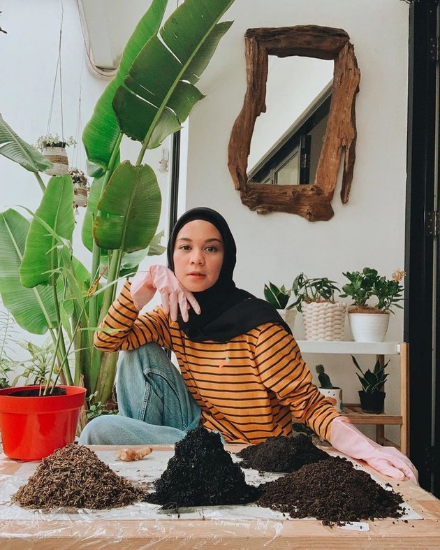 8 Celebrities Who Spend Their Time at Home Gardening, Ayudia Bing Slamet - Atiqah Hasiholan
