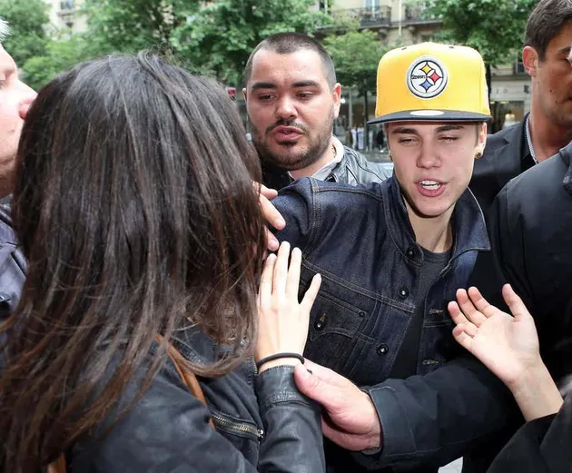 8 SELEB INI TERNYATA JAHAT KE PENGGEMARNYA SENDIRI, SIAPA 