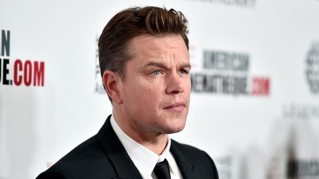 Siapa sangka jika sebenarnya, Matt Damon dan Ben Affleck sama-sama ditawari peran sebagai Daredevil. Keduanya memang mengaku bahwa Daredevil adalah superhero favoritnya. Namun, Damon menolak film tersebut karena dia tak tertarik dengan naskah yang ditawarkan, bahkan tak familiar dengan sutradaranya, Mark Steven Johnson. Affleck yang memang suka dengan Daredevil akhirnya menerima peran tersebut.