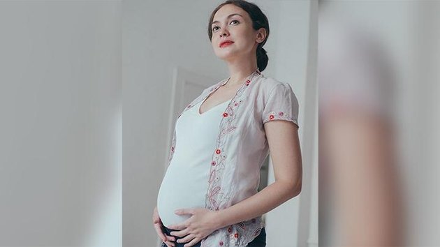 9 tahun menanti, akhirnya Rianti Cartwright mengumumkan kehamilannya pada 2020. Dirinya sempat mencoba program bayi tabung pertamanya namun gagal. Tak pantang menyerah, mereka kembali mencoba program untuk yang kedua kalinya dan akhirnya sukses.