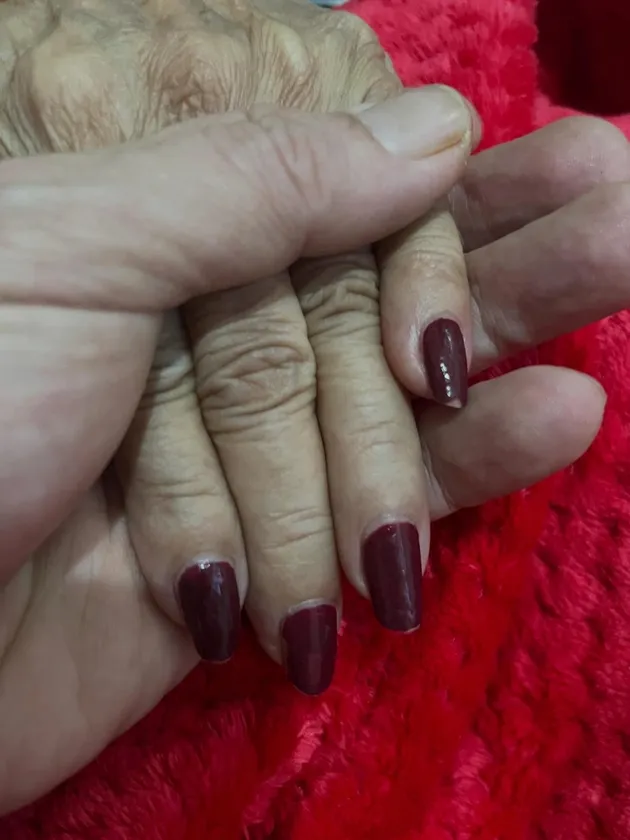 Bertrand Antolin genggam tangan ibunda