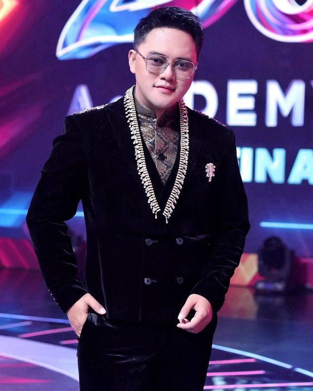 8 Celebrities Who Actually Have a Master's Degree, from Dangdut Singer Danang DA to Vidi Aldiano