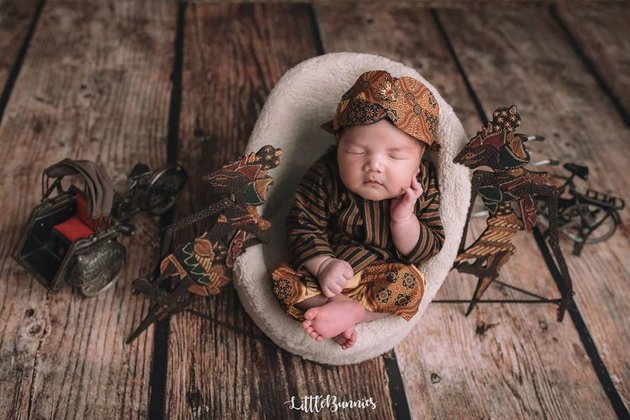 These 9 Celebrity Kids Look Adorable in Unique Newborn Themed Photoshoot, Becoming Chefs - Salon Customers