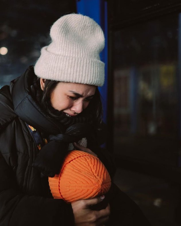 9 Artists Share Photos of Breastfeeding Moments with Their Children on Instagram, Some Even Cried in Pain