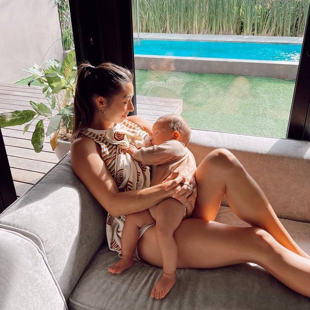 9 Artists Share Photos of Breastfeeding Moments with Their Children on Instagram, Some Even Cried in Pain