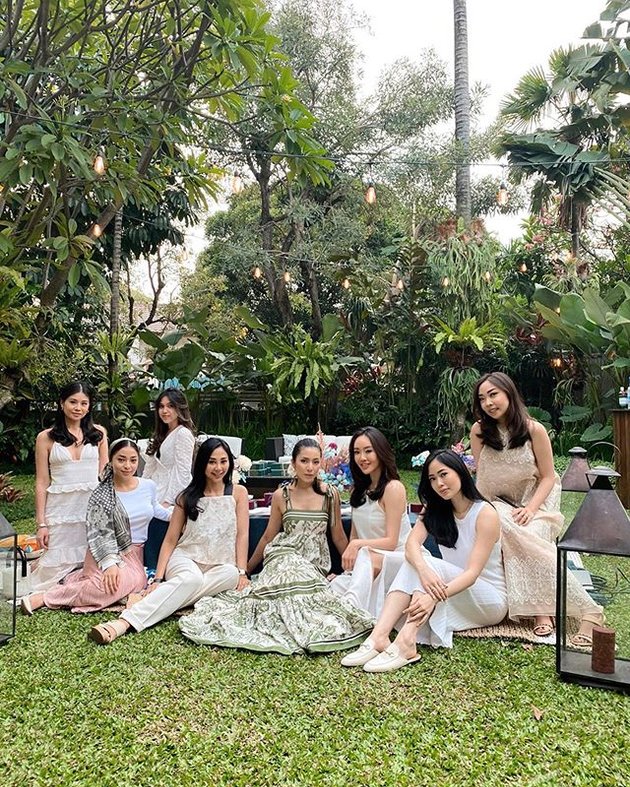 9 PHOTOS Bridal Shower of Vannya Istarinda, the New Daughter-in-law of the Bakrie Family, Attended by Nikita Willy