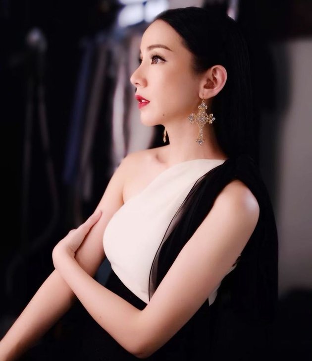 9 Stunning Photos of Jill Gladys that Still Look Like a Korean Artist at 33 Years Old