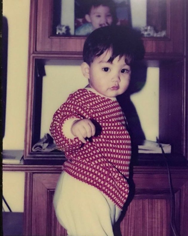 9 Vintage Photos of Bright Vachirawit in Childhood: Excellent Seed Since Then, Handsome Face and Adorable Chubby Cheeks!