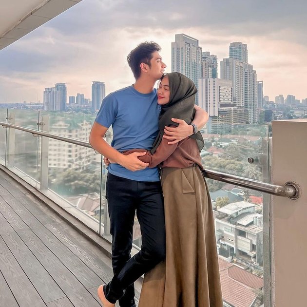 9 Intimate Photos of Ria Ricis and Teuku Ryan After Officially Getting Married, Stuck Together Like Stamps