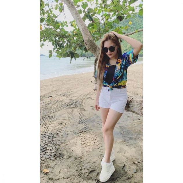 9 Photos of Nella Kharisma Wearing Shorts, Cute and Even More Beautiful with Her Casual Style