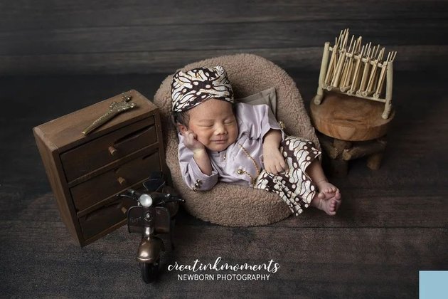 9 Photoshoot of Newborn Baby Qwenzy, Kesha Ratuliu's Child, Cool Rock Star Style - Relaxing at the Beach