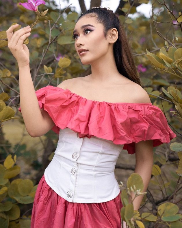 9 Latest Photoshoots of Amanda Caesa Putri Parto Patrio that are Enchanting, Beautiful with Natural Background - Flood of Praise