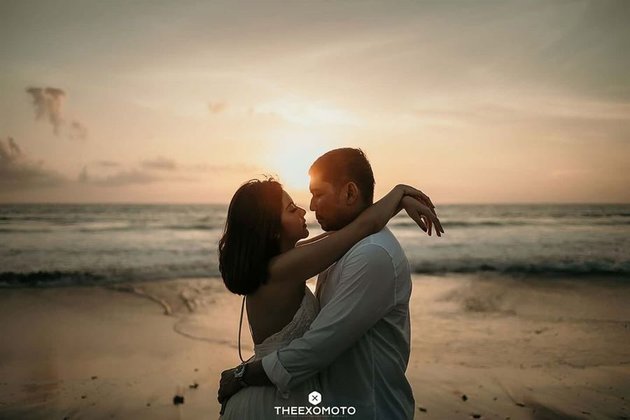 9 Prewedding Photos of Tiwi ex T2 with Arsyad Rahman, Romantic with Happiness and Touching