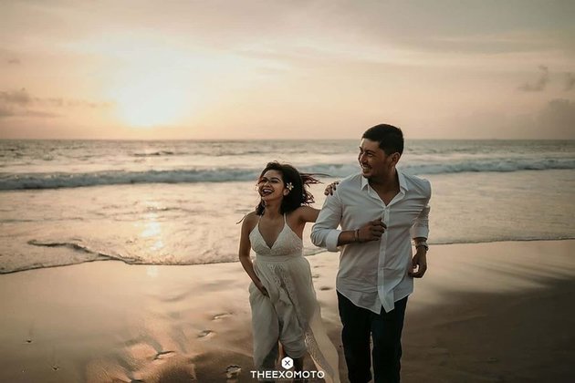 9 Prewedding Photos of Tiwi ex T2 with Arsyad Rahman, Romantic with Happiness and Touching