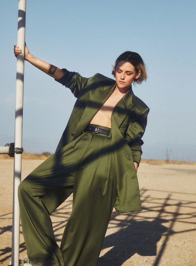 9 Latest Photos of Kristen Stewart in InStyle Photoshoot, Braless - Wearing Transparent Clothes