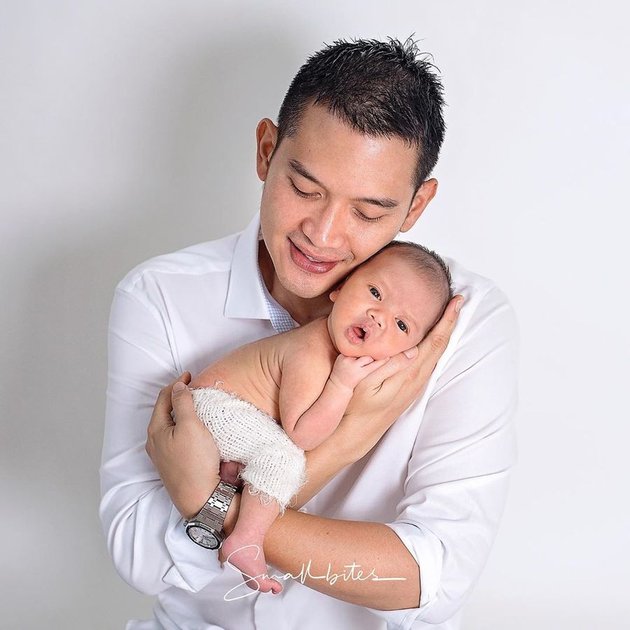 9 Styles of Baby Athar, Child of Citra Kirana and Rezky Aditya, During Newborn Photoshoot, Already Aware of the Camera at a Young Age