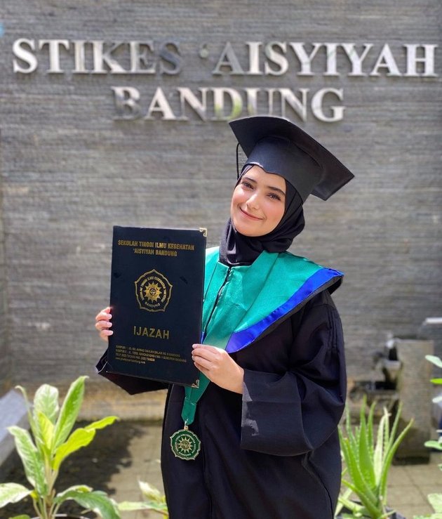 9 Celebrity Styles During Online Graduation, There's Beautiful Pregnant Felicya Angelista - Rafi Pangestu Who Looks Handsome