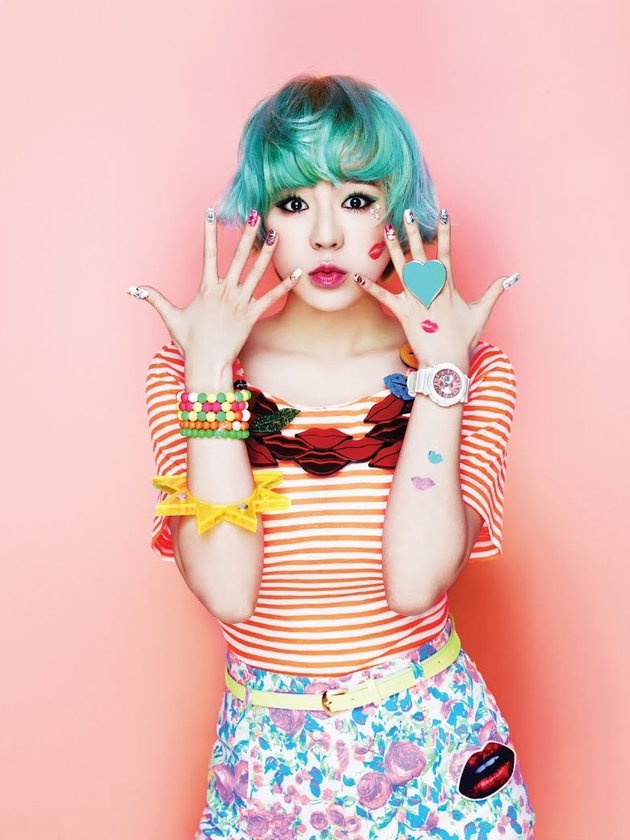 9 K-Pop Idols Who Look More Beautiful with Mint Colored Hair, Dahyun TWICE - Lisa BLACKPINK Fresh Like Contemporary Ice Cream