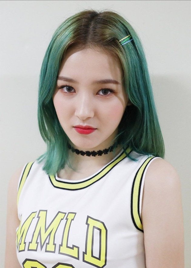 9 K-Pop Idols Who Look More Beautiful with Mint Colored Hair, Dahyun TWICE - Lisa BLACKPINK Fresh Like Contemporary Ice Cream