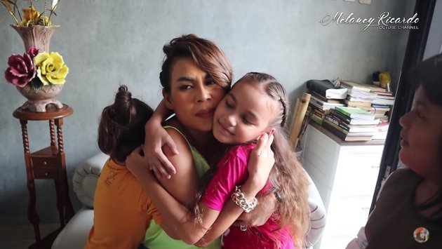 9 Touching Moments of Melaney Ricardo's Meeting with Children After Recovering from Covid-19, Tight Hugs - Expressing Gratitude