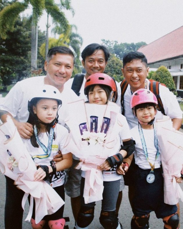 9 Sweet Moments of Gading Marten Accompanying Gempi in Roller Skating Competition in Bandung, Giving a Doll as a Sign of Appreciation to the Child!