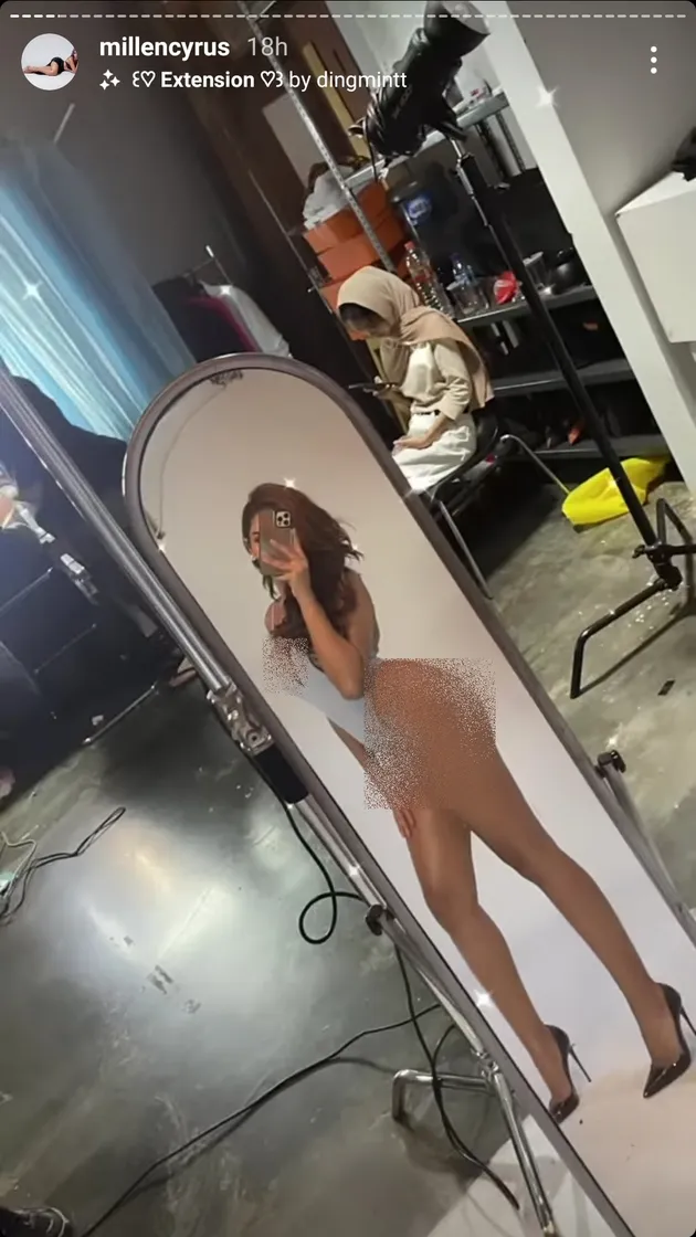 Pemotretan Sensual Millen Cyrus Pakai Bikini