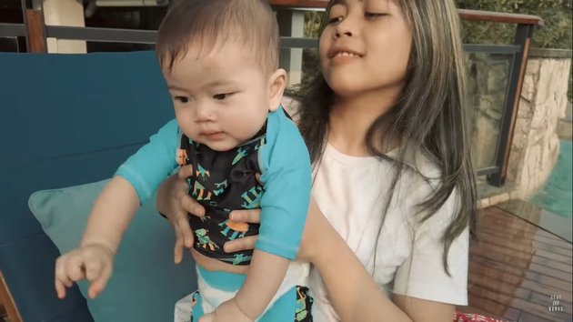 9 Moments of Zayn and Zunaira Twins First Time Swimming, Shivering from the Cold