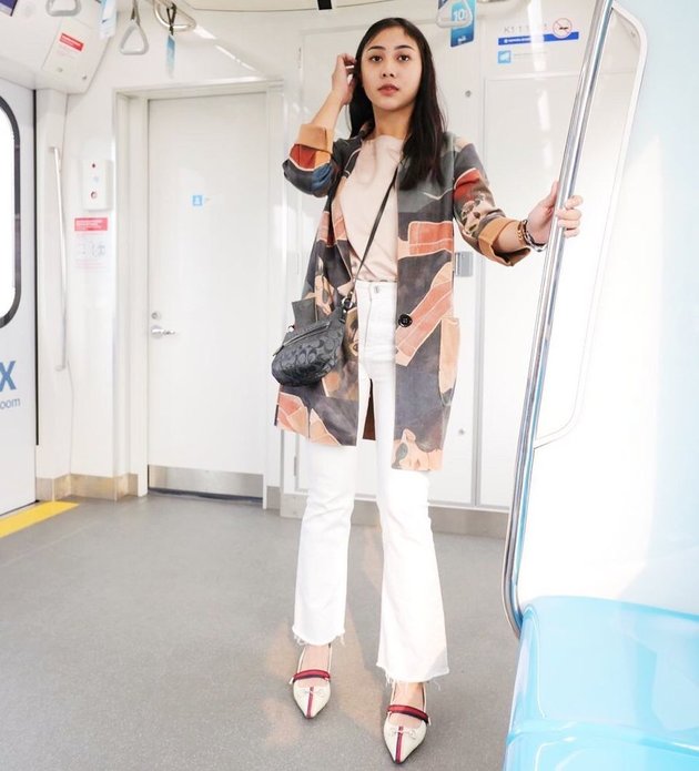 9 Charms of Winona, Nikita Willy's Sister, Always Looking Beautiful with a Stylish Style