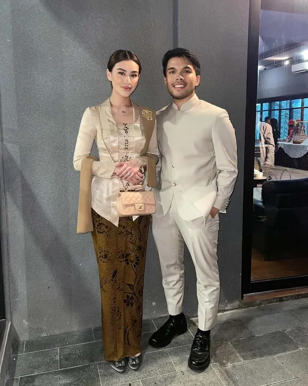 Aaliyah kenakan rok bawahan Batik 