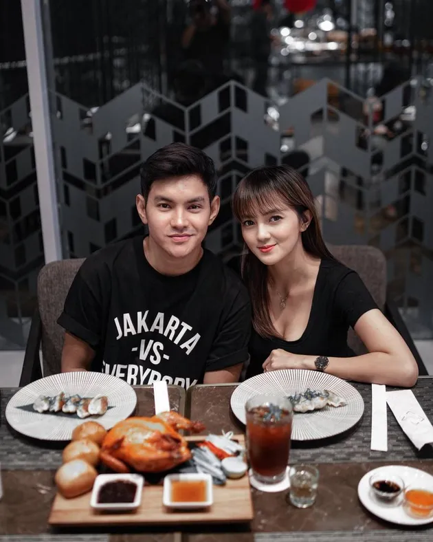 Aditya Suryo Bareng Istri dan 3 Anaknya