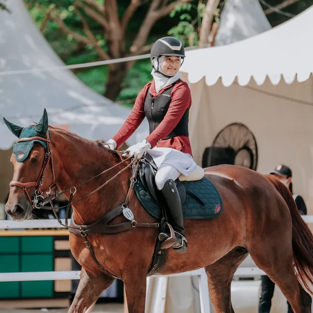 Aisha Keem di pacuan kuda