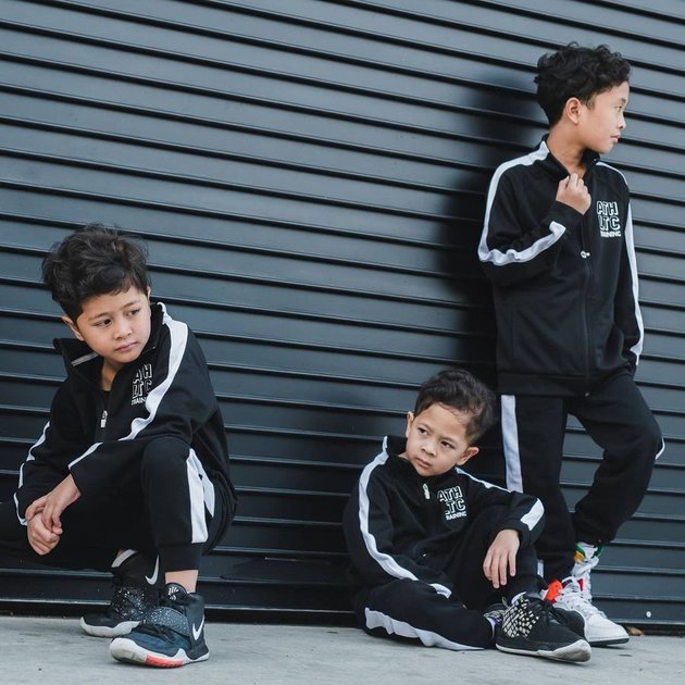 9 Portraits of Lukman Sardi's Children who are Compact Like a Boy Band, Often Wearing Matching Outfits - All Handsome!