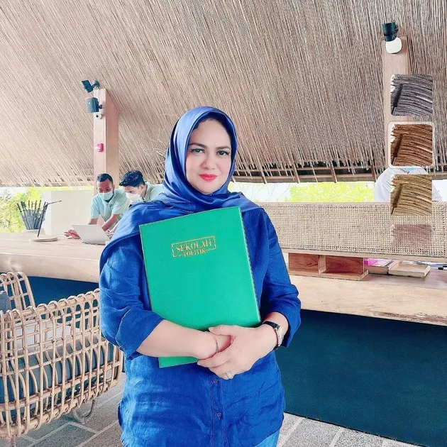 anggie pemberi hadiah mobil fuji gala