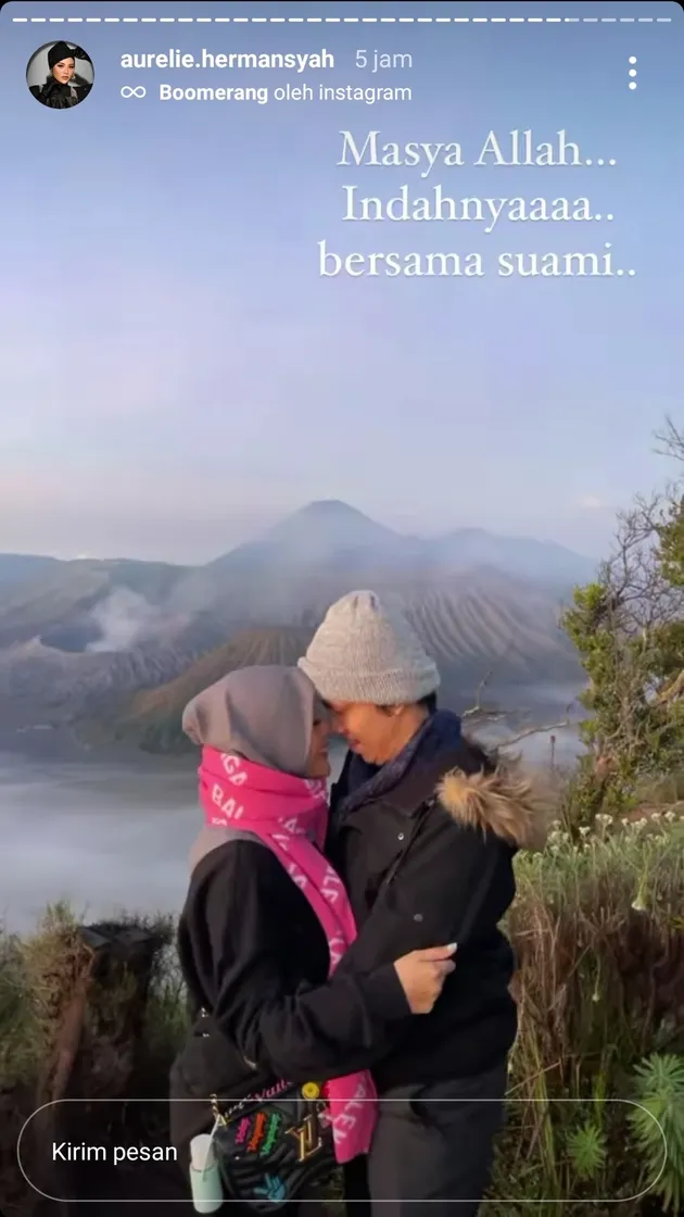 Atta Halilintar dan Aurel Hermansyah ke Bromo