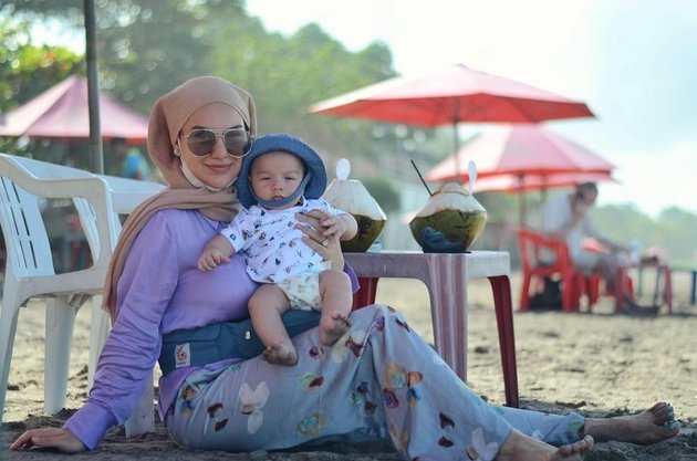 9 Portraits of Baby Air, Ammar Zoni and Irish Bella's Child, Going to the Beach for the First Time, His Expression is Adorable