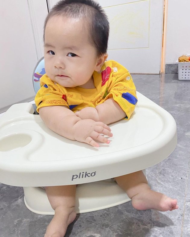 9 Pictures of Baby Sulaiman, Oki Setiana Dewi's Child, who is Getting More Adorable Despite Having to Undergo Regular Physiotherapy