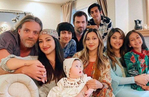 9 Happy Moments of Rahma Azhari with Husband & Family in the United States, Turns Out Her In-Laws are Famous Hollywood Celebrities!
