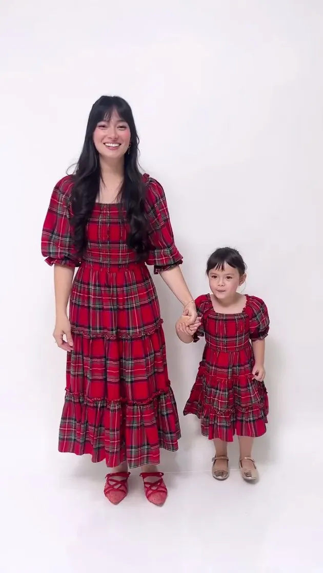 Potret Cantik Asmirandah dan Putrinya 