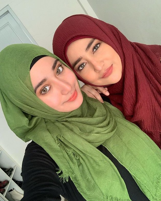 9 Beautiful Portraits of Cindy Fatika Sari and Her Daughter Chacha, They Look Exactly Like Sisters