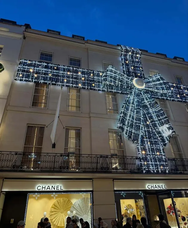 Potret suasana liburan Cathy Sharon ke London