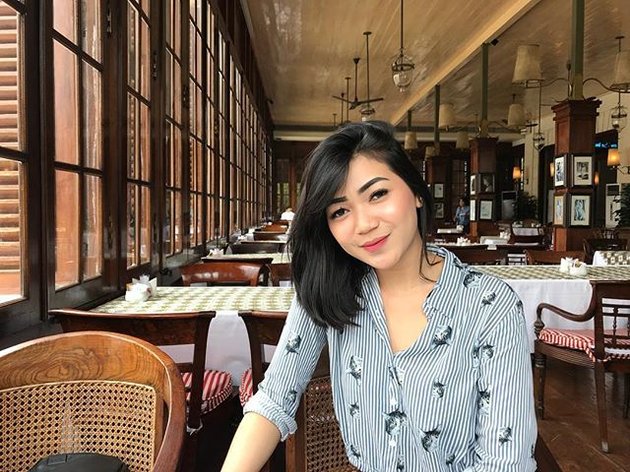 9 Photos of Cyndyana Lorens, Kriss Hatta's Sister who became a Garuda Indonesia Flight Attendant