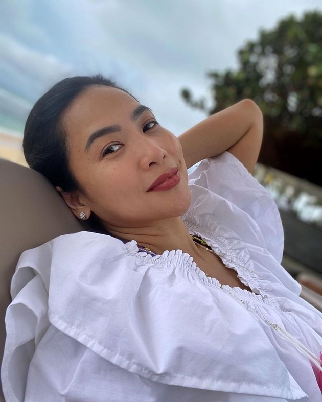 9 Photos of Feni Rose who Looks Forever Young at Almost Half a Century Old, Still Skilled in Kayang Dance - Her Cool Style Makes Millennials Feel Insecure