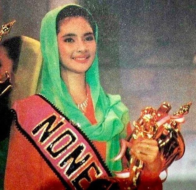 Ini momen saat Maudy Koesnaedi menjadi pemenang None Jakarta 1993. Aura seorang bintang pun sudah terlihat.