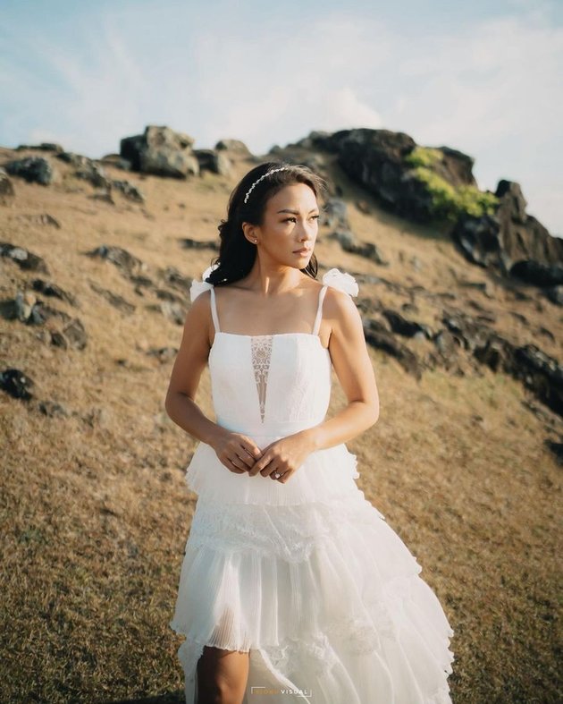 9 Photos of Prewedding Melanie Putria and Aldico Sapardan, Radiating the Aura of Future Bride and Groom - Romantic in Lombok