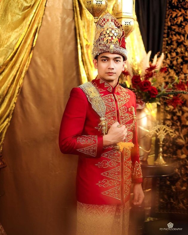9 Handsome Portraits of Teuku Ryan in His Latest Prewedding Photoshoot, Handsome in Traditional Acehnese Attire - The Radiant Aura of a Future Groom