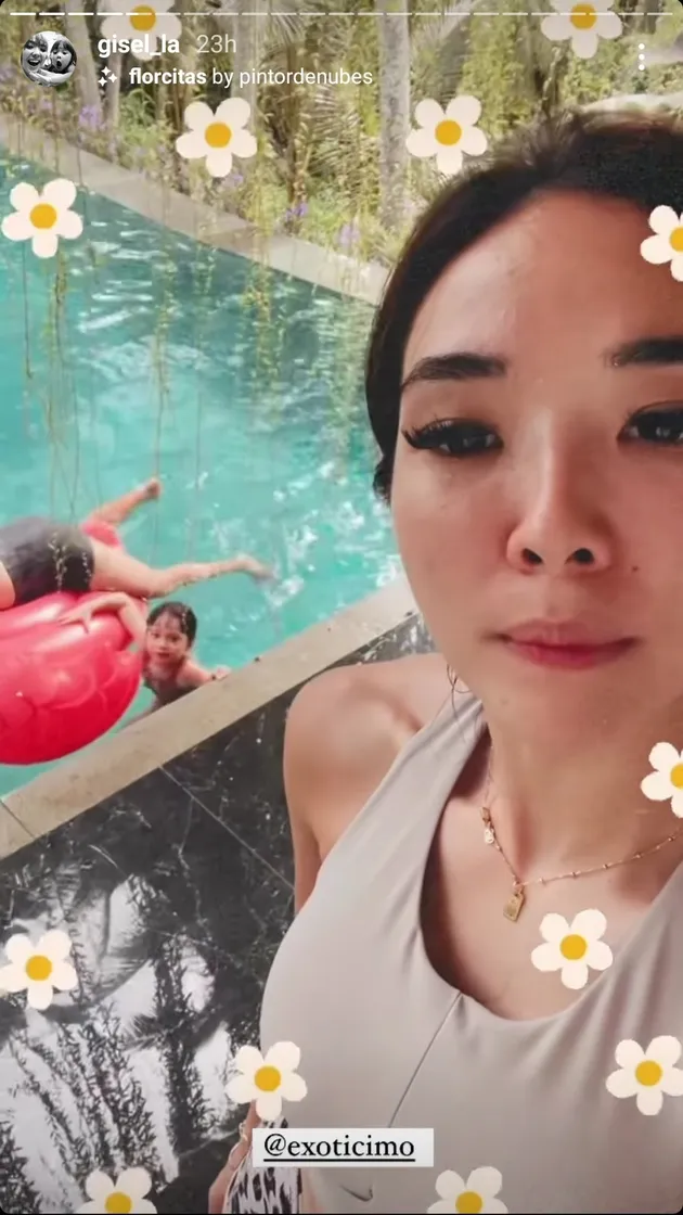 Gisella Anastasia Liburan ke Bali