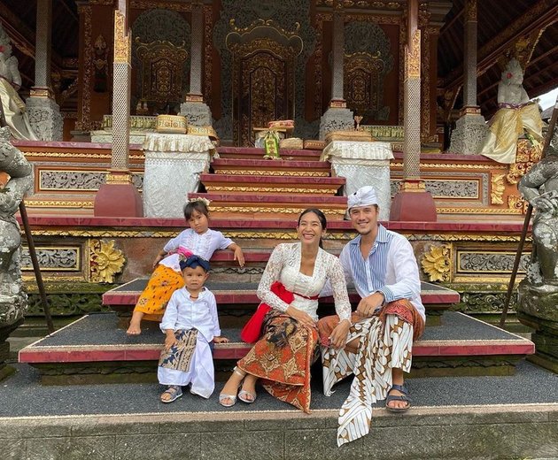 9 Pictures of Happy Salma's Harmonious Family, Living Happily in Bali & Far from Negative Gossip
