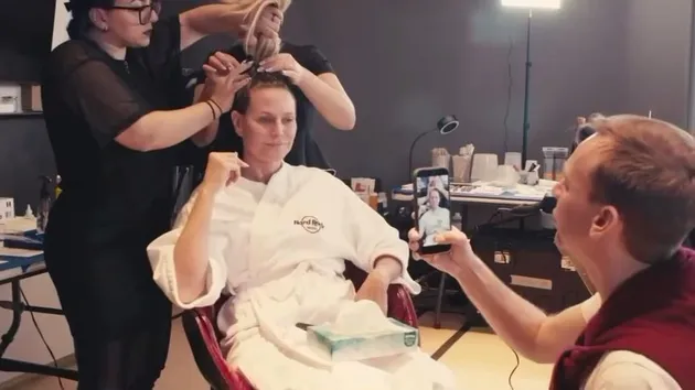 Potret Heidi Klum makeup untuk Halloween