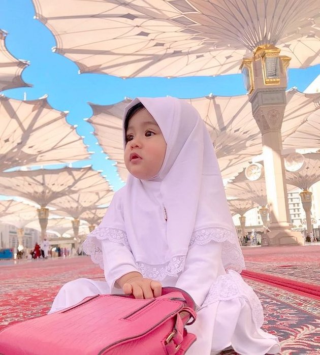 9 Cute Baby Celebrity Portraits Wearing Hijab, Even More Beautiful and Adorable - Becoming Little Ustazah